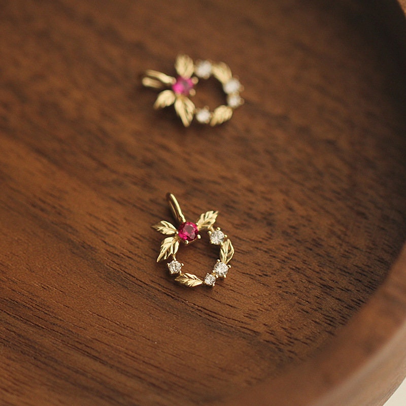 Dainty Gold Small Wreath Necklace, Ruby CZ Wreath Pendant, Gold Leaf Wreath Necklace, Minimalist Necklace, Women Necklace, Gift for her GN53